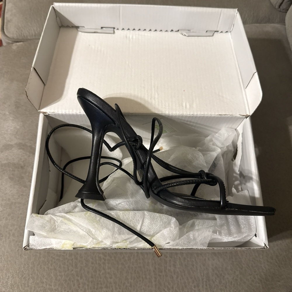 Olivia heels black